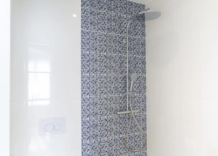 Proximité Facs, Clinique Pasteur, Centre *